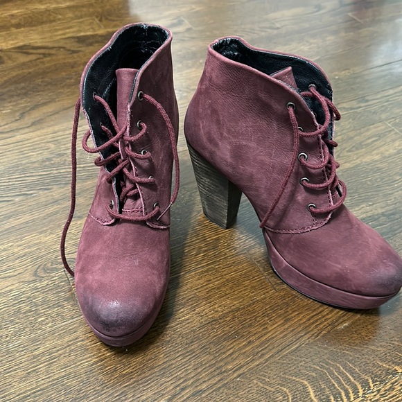MAROON STEVE MADDEN HEELS - Picture 1 of 7
